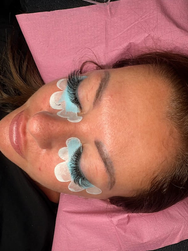 Luxury lash set created by a professional Sarasota lash artist